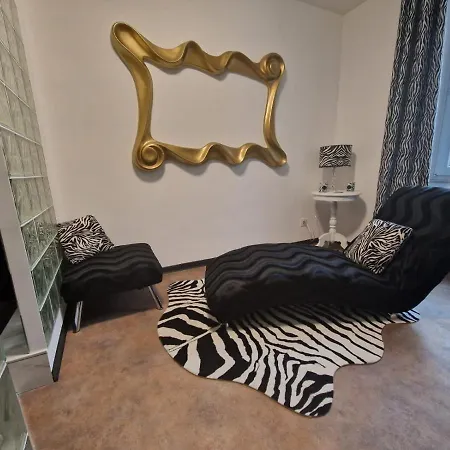 Gold Apartment